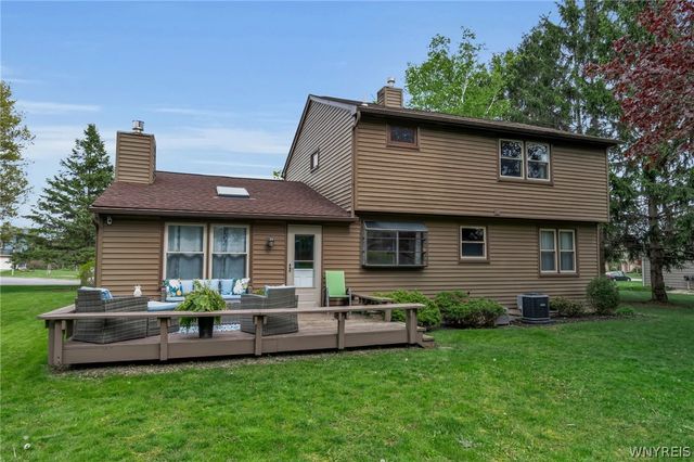 17 Old Schoolhouse Road, Lancaster, NY 14086