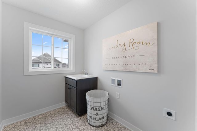 7682 22nd Avenue E, Shakopee, MN 55379