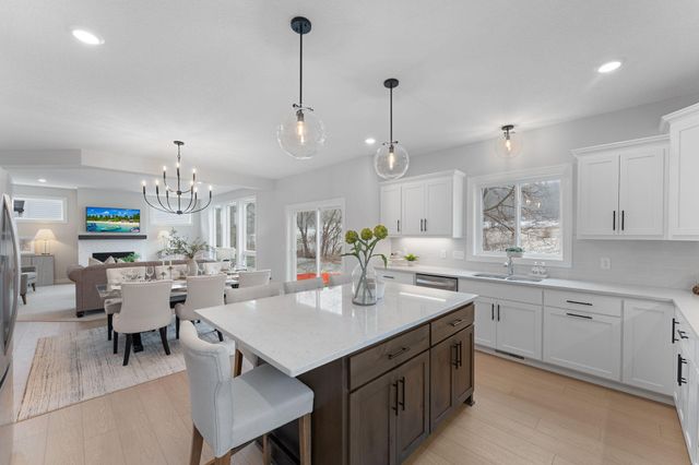 7682 22nd Avenue E, Shakopee, MN 55379