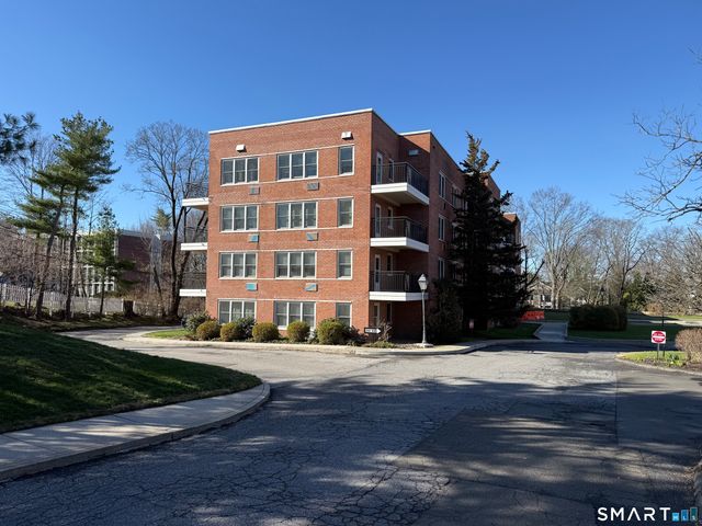 50 Lafayette Place 2H, Greenwich, CT 06830
