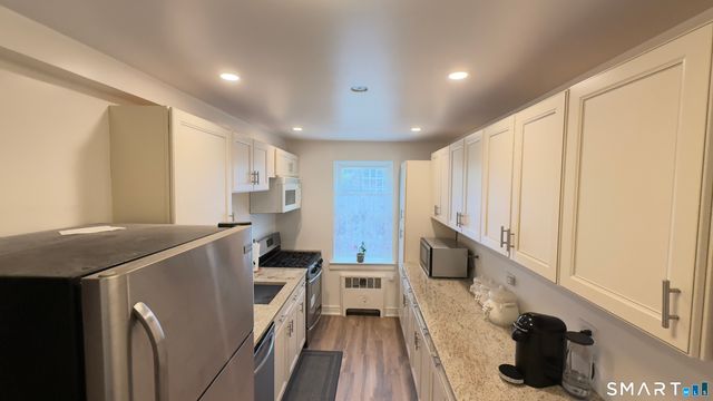 50 Lafayette Place 2H, Greenwich, CT 06830