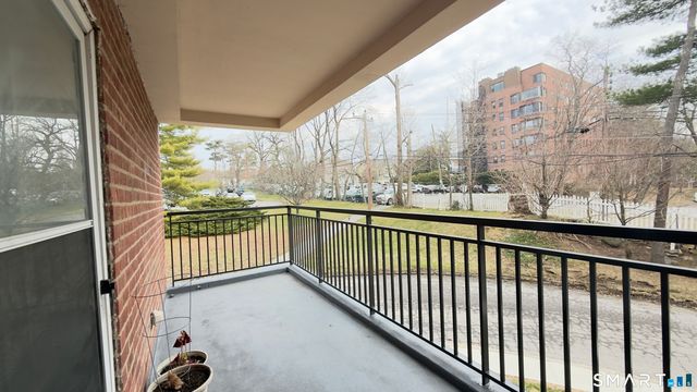 50 Lafayette Place 2H, Greenwich, CT 06830