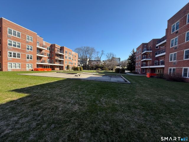 50 Lafayette Place 2H, Greenwich, CT 06830