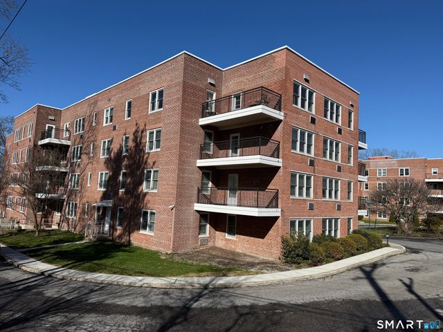 50 Lafayette Place 2H, Greenwich, CT 06830