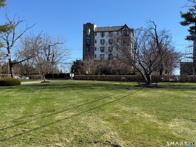 50 Lafayette Place 2H, Greenwich, CT 06830