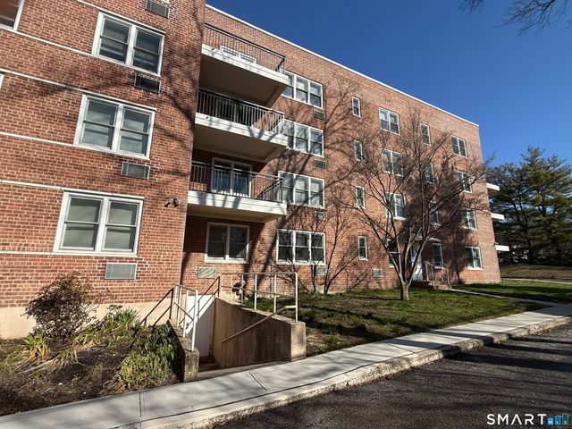 50 Lafayette Place 2H, Greenwich, CT 06830