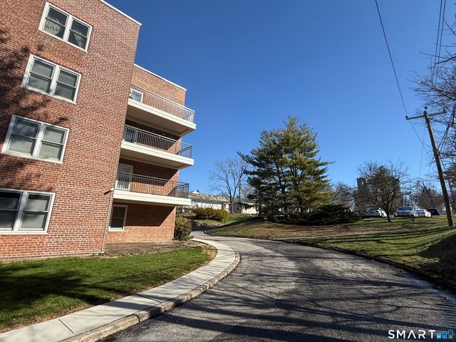50 Lafayette Place 2H, Greenwich, CT 06830