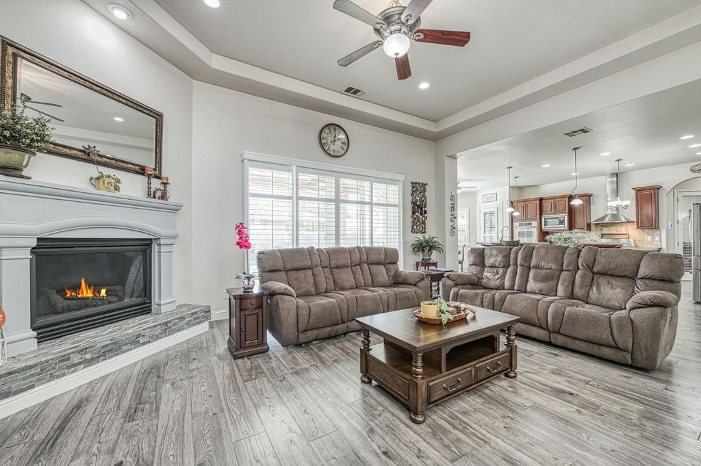 Image 10 of property listing at 1089 Evergreen Street, Selma, CA 93662