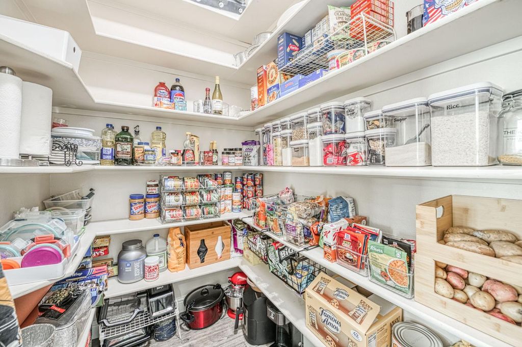 Image 15 of property listing at 1089 Evergreen Street, Selma, CA 93662