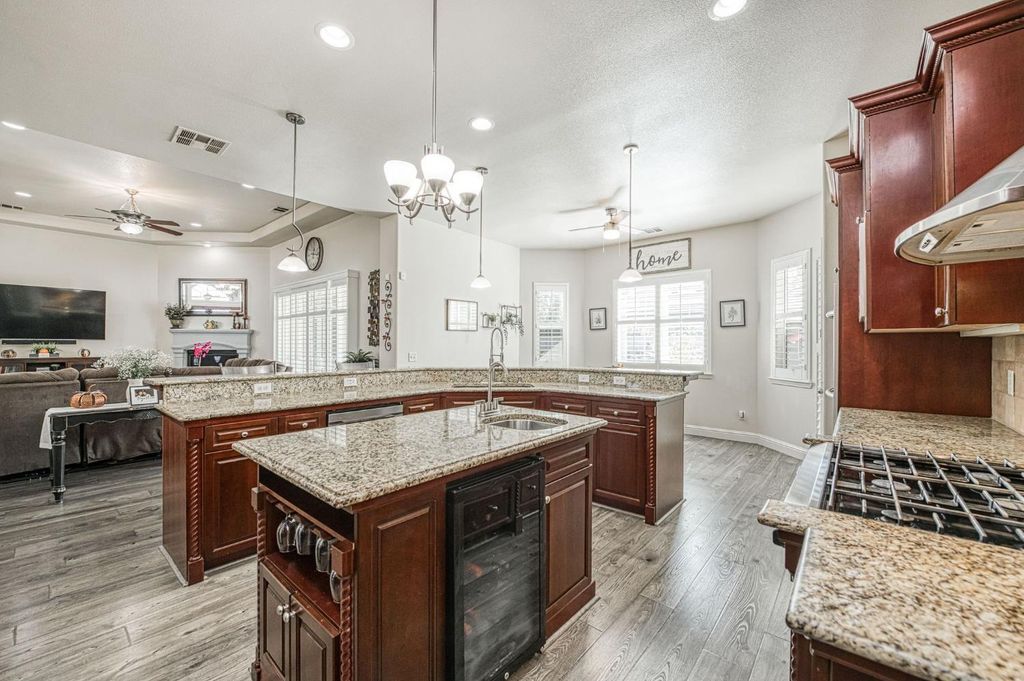 Image 18 of property listing at 1089 Evergreen Street, Selma, CA 93662