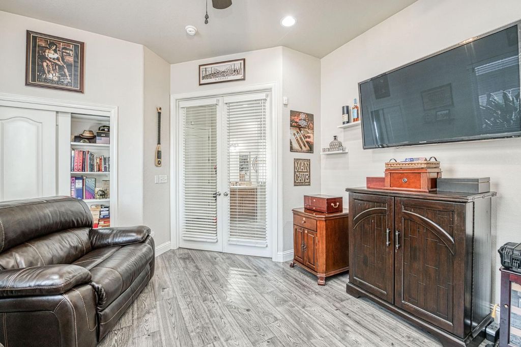 Image 25 of property listing at 1089 Evergreen Street, Selma, CA 93662
