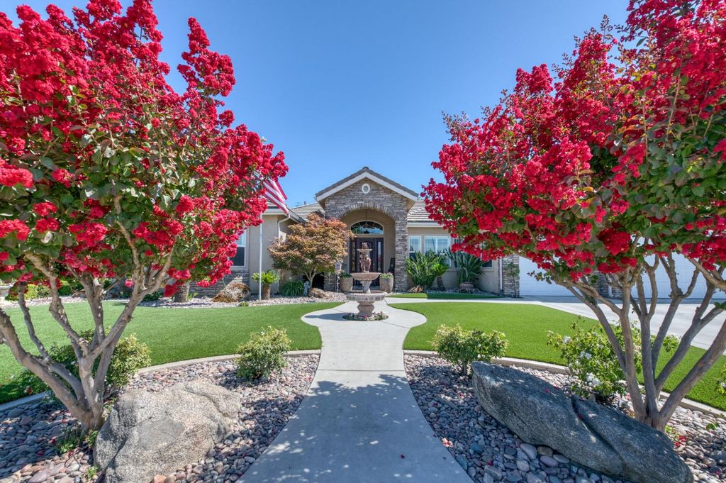 Image 3 of property listing at 1089 Evergreen Street, Selma, CA 93662