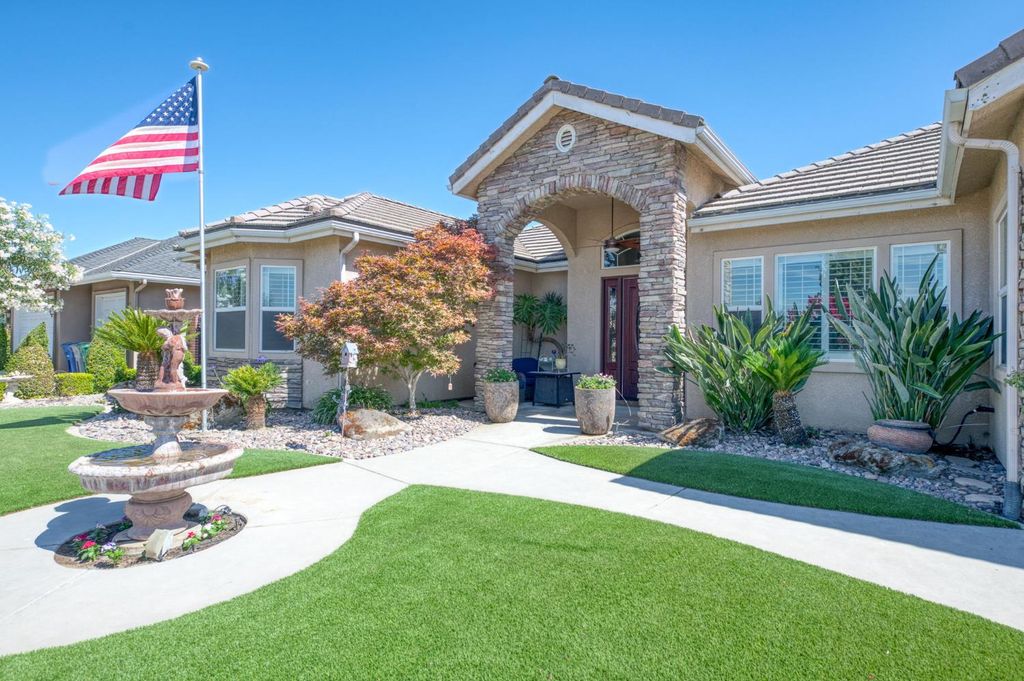 Image 4 of property listing at 1089 Evergreen Street, Selma, CA 93662