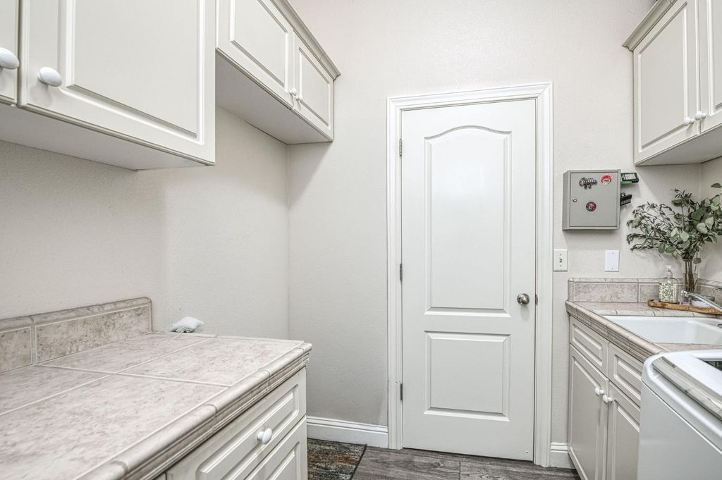 Image 45 of property listing at 1089 Evergreen Street, Selma, CA 93662