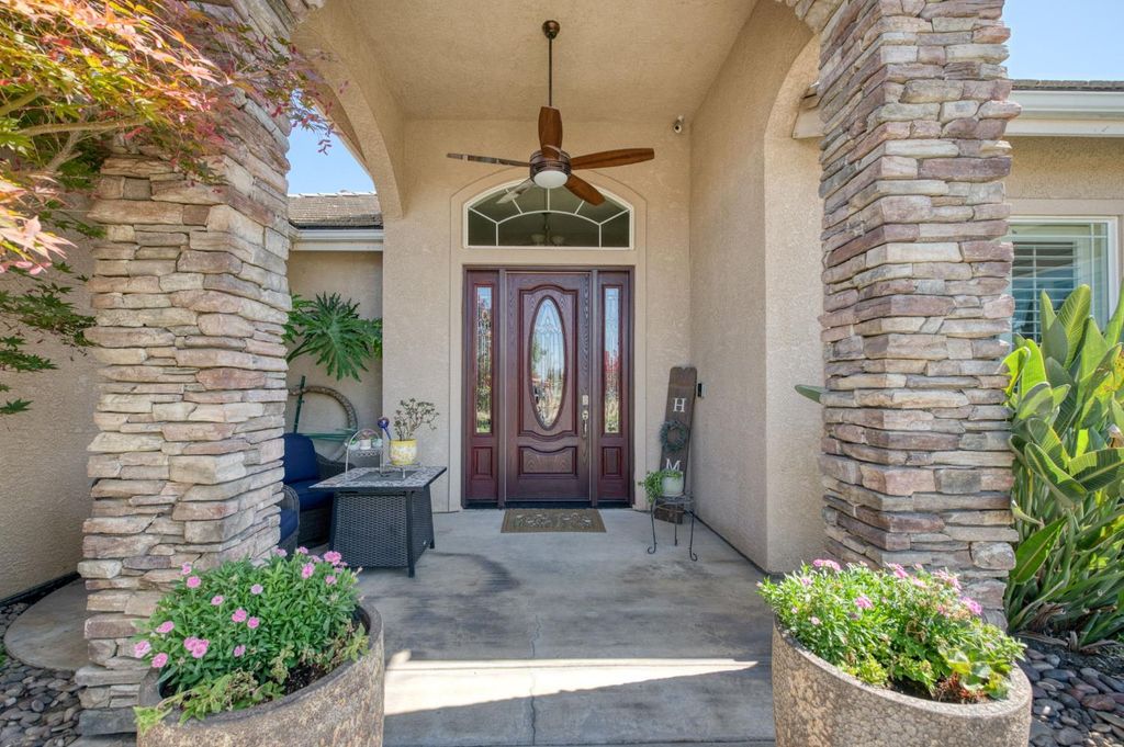 Image 5 of property listing at 1089 Evergreen Street, Selma, CA 93662