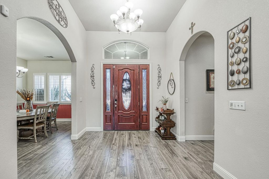 Image 6 of property listing at 1089 Evergreen Street, Selma, CA 93662