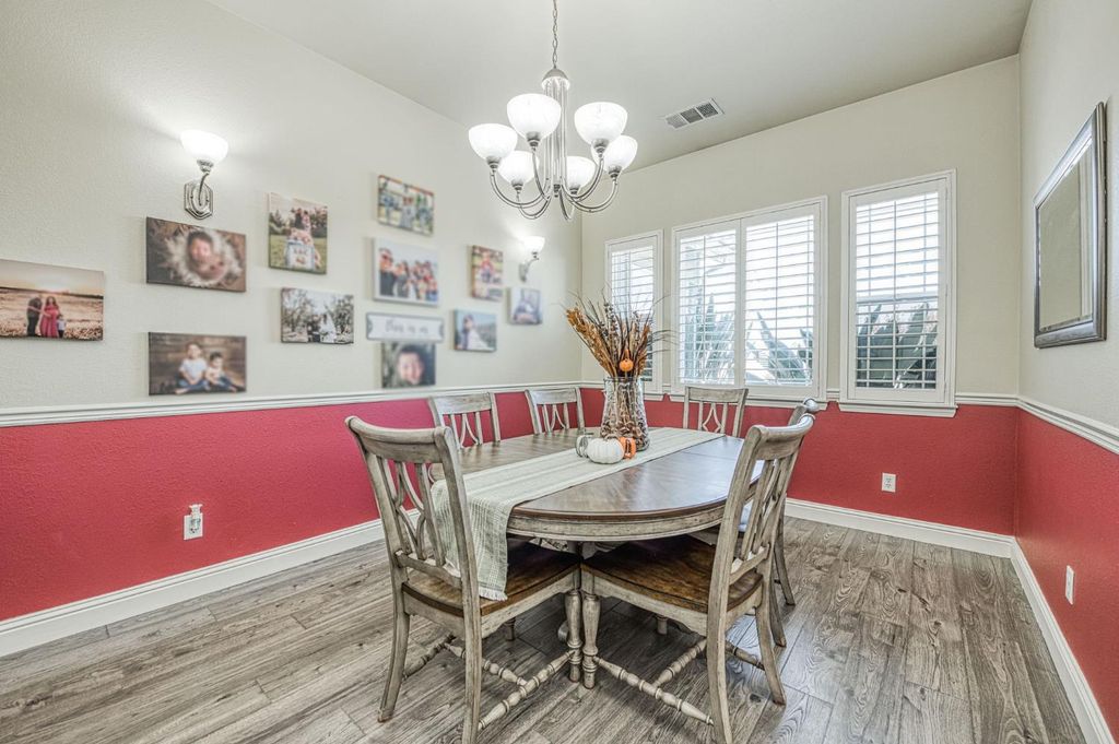 Image 8 of property listing at 1089 Evergreen Street, Selma, CA 93662