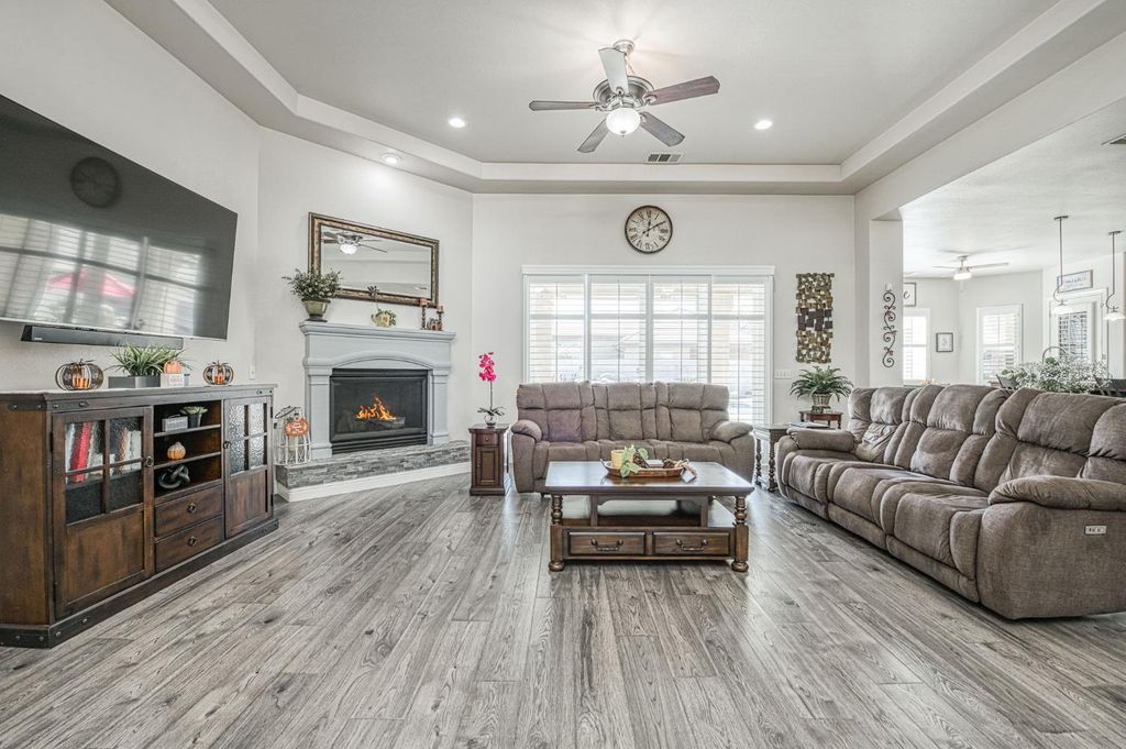 Image 9 of property listing at 1089 Evergreen Street, Selma, CA 93662