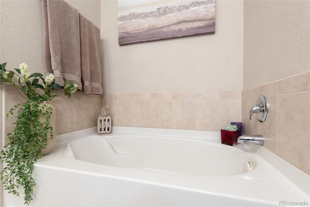 42 N Newcastle Court, Aurora, CO 80018