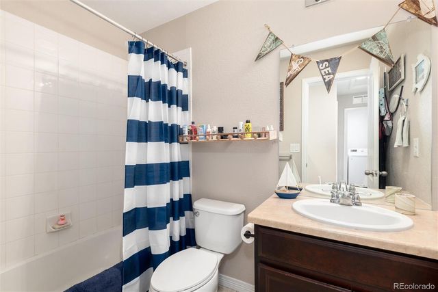 42 N Newcastle Court, Aurora, CO 80018