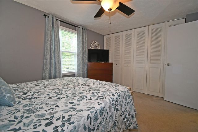 402 Hickory Cir, Canonsburg, PA 15317