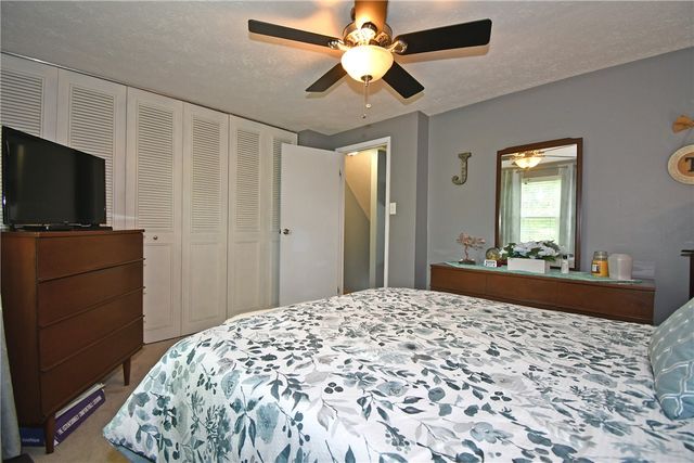 402 Hickory Cir, Canonsburg, PA 15317