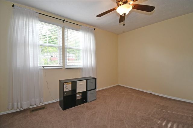 402 Hickory Cir, Canonsburg, PA 15317