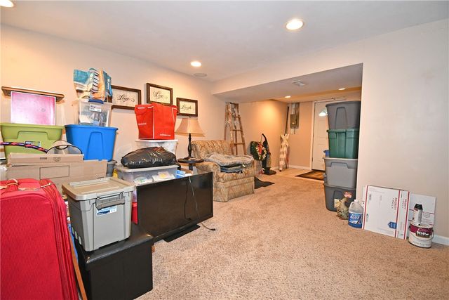 402 Hickory Cir, Canonsburg, PA 15317