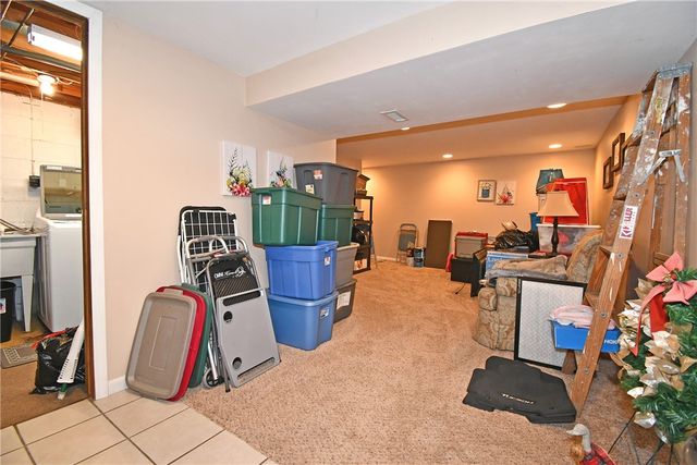 402 Hickory Cir, Canonsburg, PA 15317