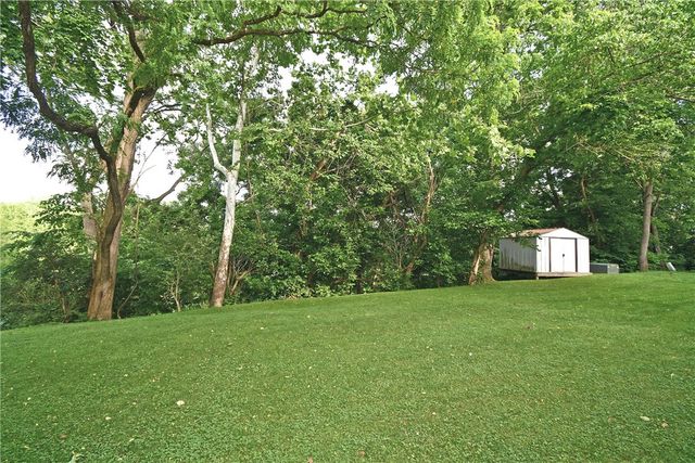 402 Hickory Cir, Canonsburg, PA 15317