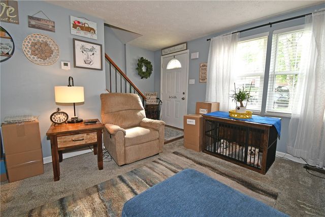 402 Hickory Cir, Canonsburg, PA 15317