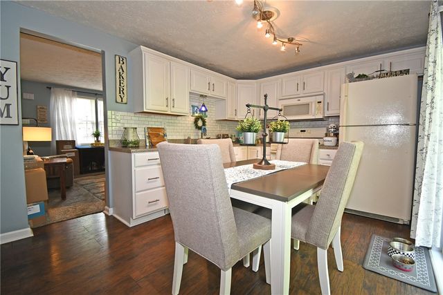 402 Hickory Cir, Canonsburg, PA 15317