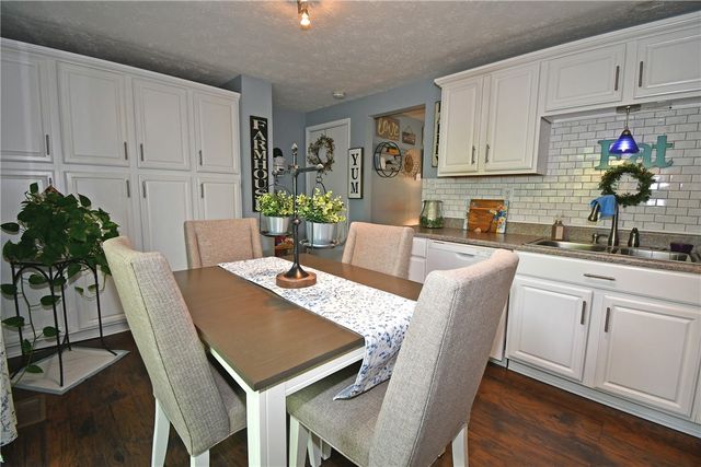 402 Hickory Cir, Canonsburg, PA 15317