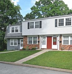 402 Hickory Cir, Canonsburg, PA 15317