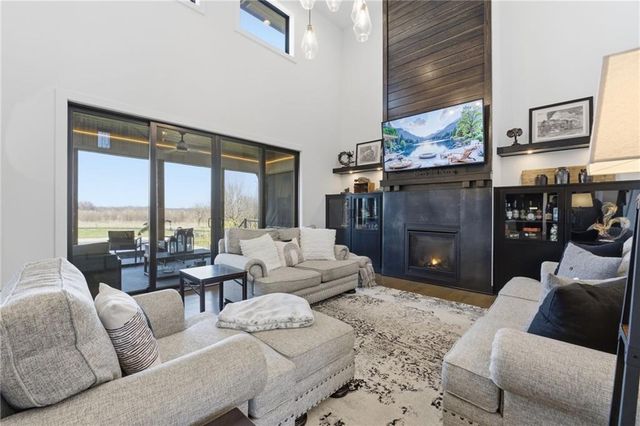 4808 Jamestown Drive, Lee's Summit, MO 64064