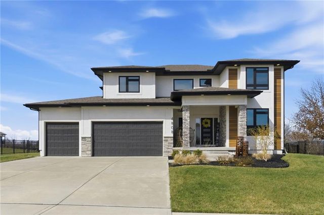 4808 Jamestown Drive, Lee's Summit, MO 64064