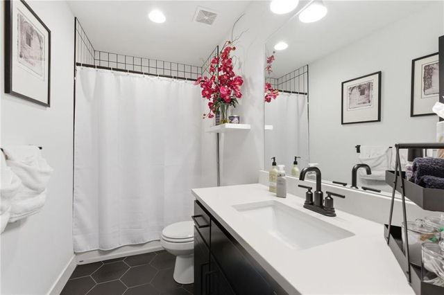 4808 Jamestown Drive, Lee's Summit, MO 64064