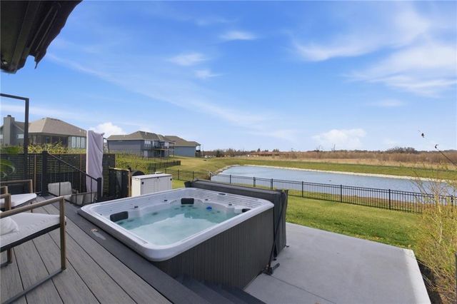 4808 Jamestown Drive, Lee's Summit, MO 64064