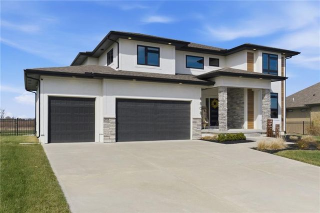 4808 Jamestown Drive, Lee's Summit, MO 64064