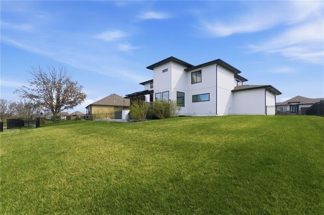 4808 Jamestown Drive, Lee's Summit, MO 64064