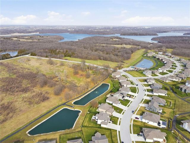 4808 Jamestown Drive, Lee's Summit, MO 64064