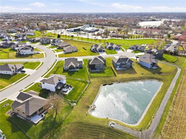 4808 Jamestown Drive, Lee's Summit, MO 64064