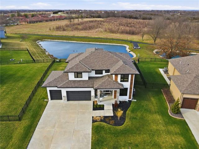 4808 Jamestown Drive, Lee's Summit, MO 64064