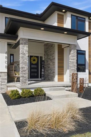 4808 Jamestown Drive, Lee's Summit, MO 64064