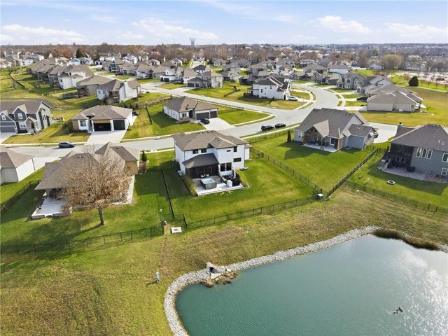 4808 Jamestown Drive, Lee's Summit, MO 64064