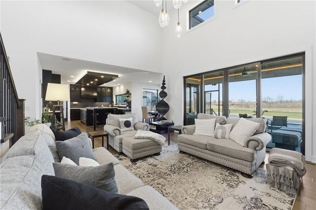 4808 Jamestown Drive, Lee's Summit, MO 64064