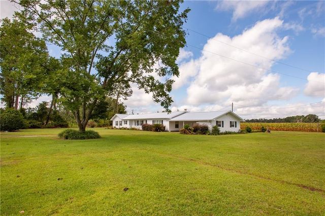 596 Teakwood Road, Alma, GA 31510
