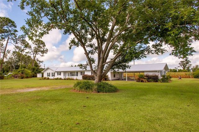 596 Teakwood Road, Alma, GA 31510