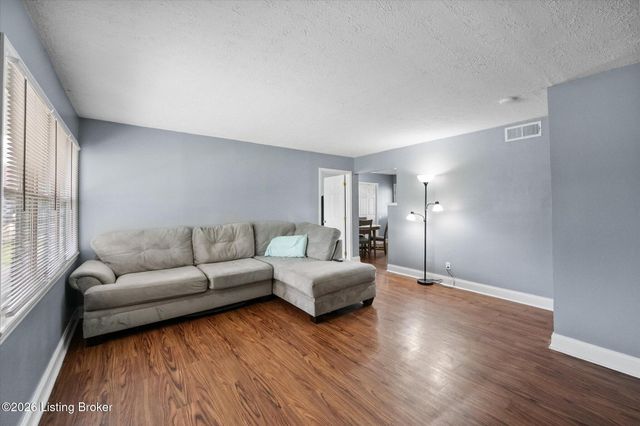 7414 Dunkirk Ln, Louisville, KY 40272