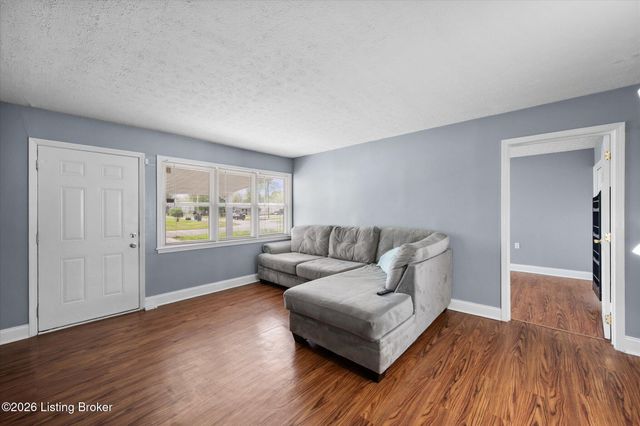 7414 Dunkirk Ln, Louisville, KY 40272